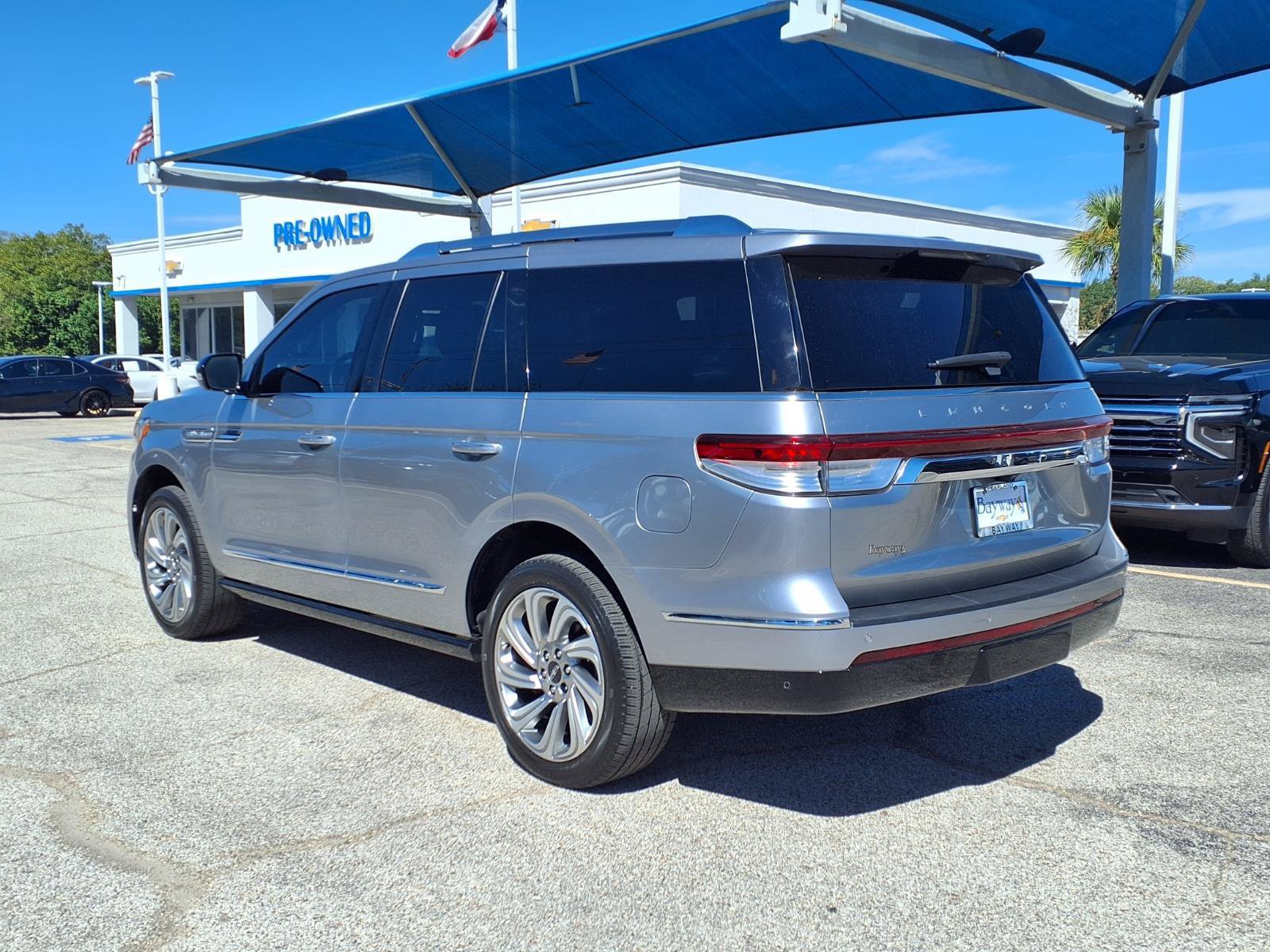 Used 2024 Lincoln Navigator Premiere AWD/4WD image 22