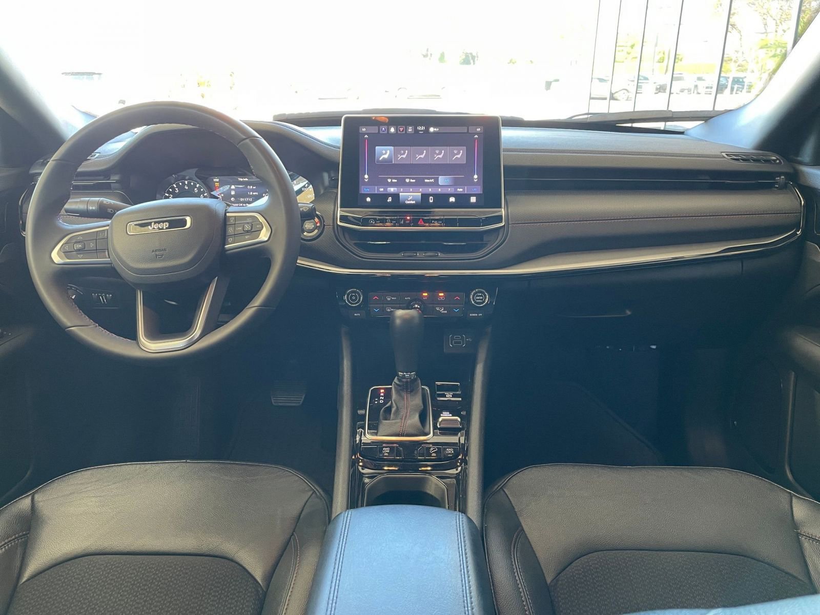 Used 2025 Jeep Compass Trailhawk AWD/4WD image 32