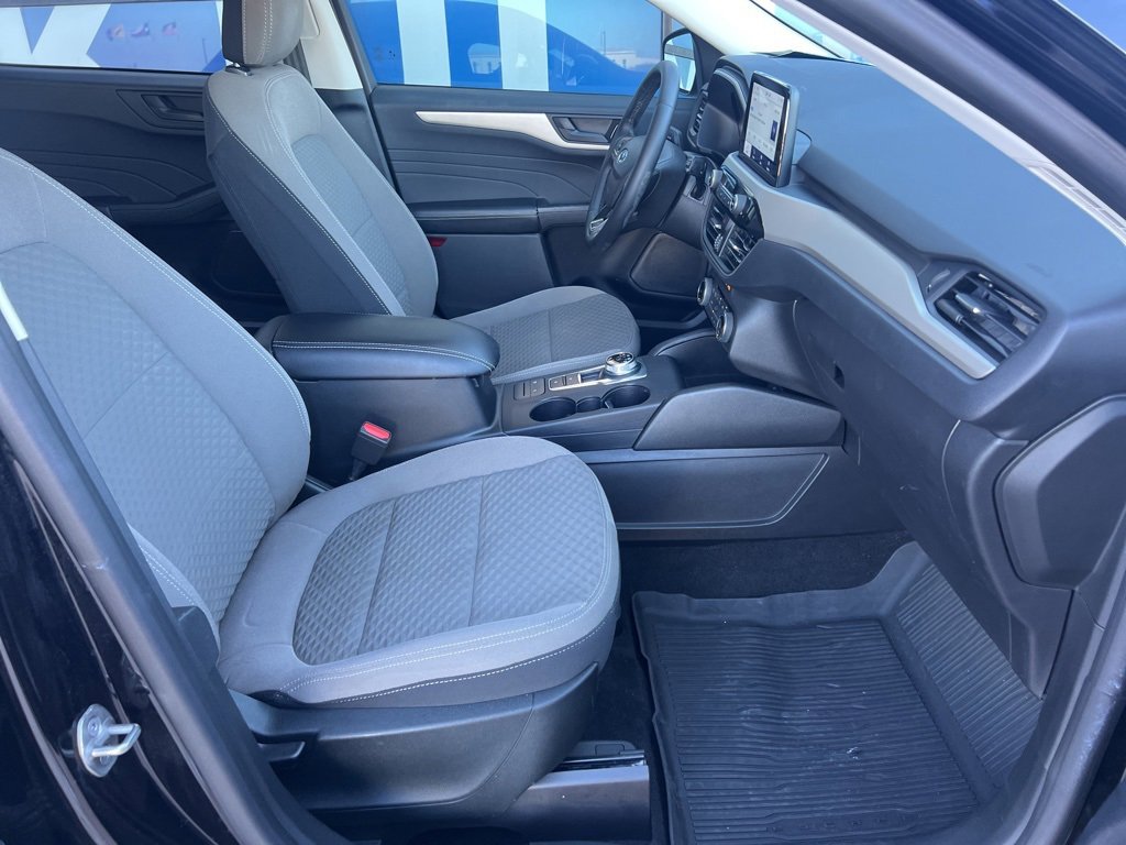 Used 2022 Ford Escape SE w/ SE Sport Appearance Package image 12