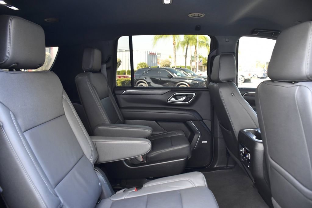 Used 2024 Chevrolet Suburban Z71 w/ Luxury Package image 28