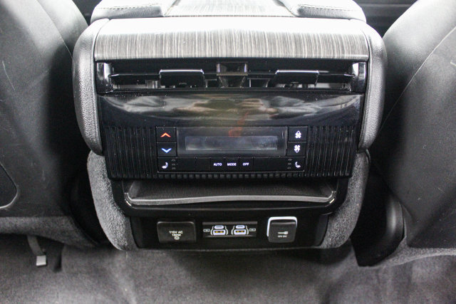 Used 2024 Jeep Wagoneer L Series II w/ Flexible Seating Group RWD image 23