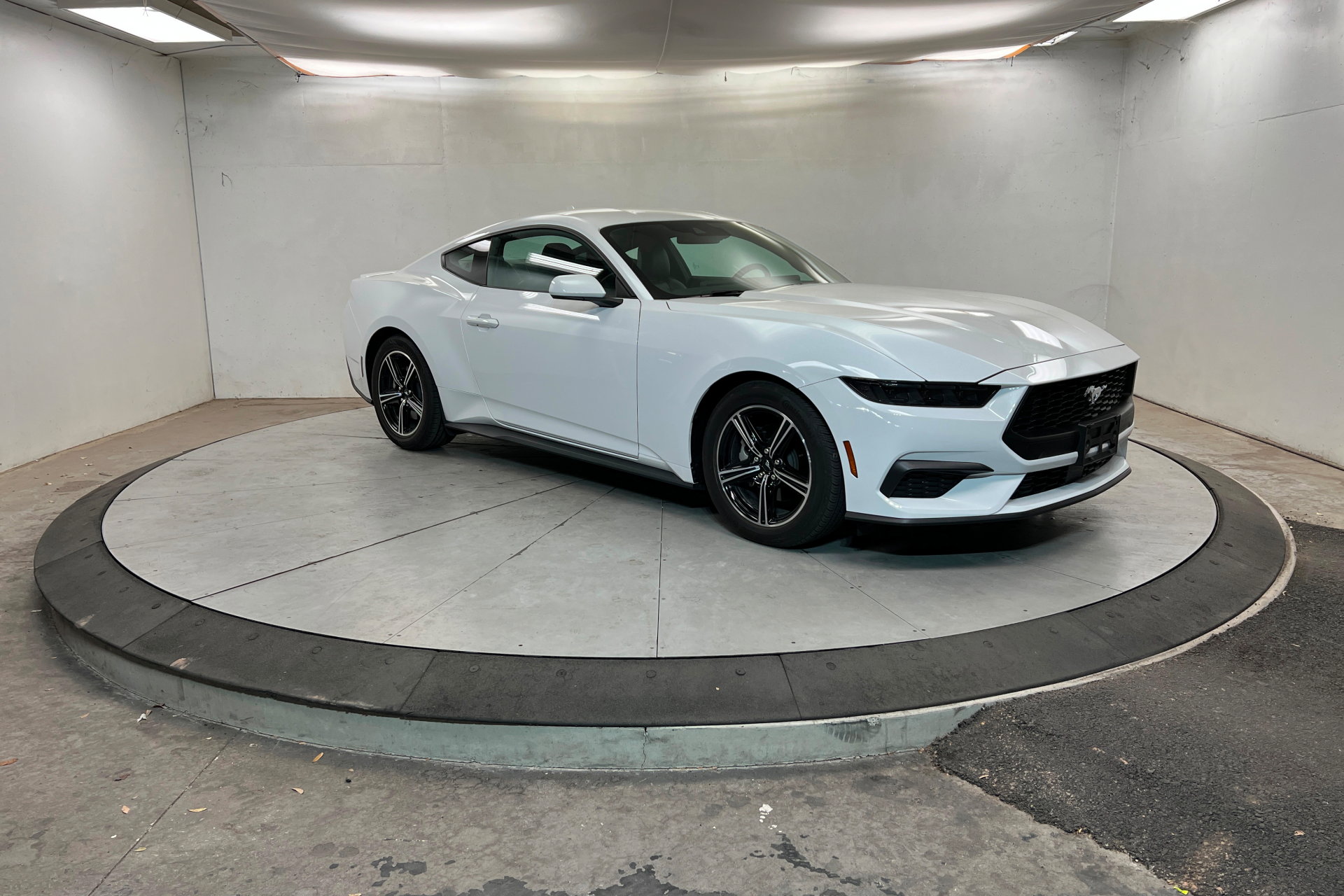 Used 2025 Ford Mustang Premium image 8