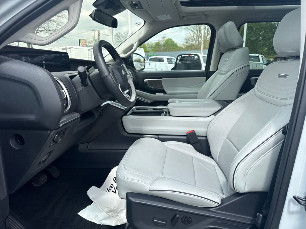 Used 2025 Ford Expedition Max Platinum w/ Platinum Ultimate Package AWD/4WD image 33