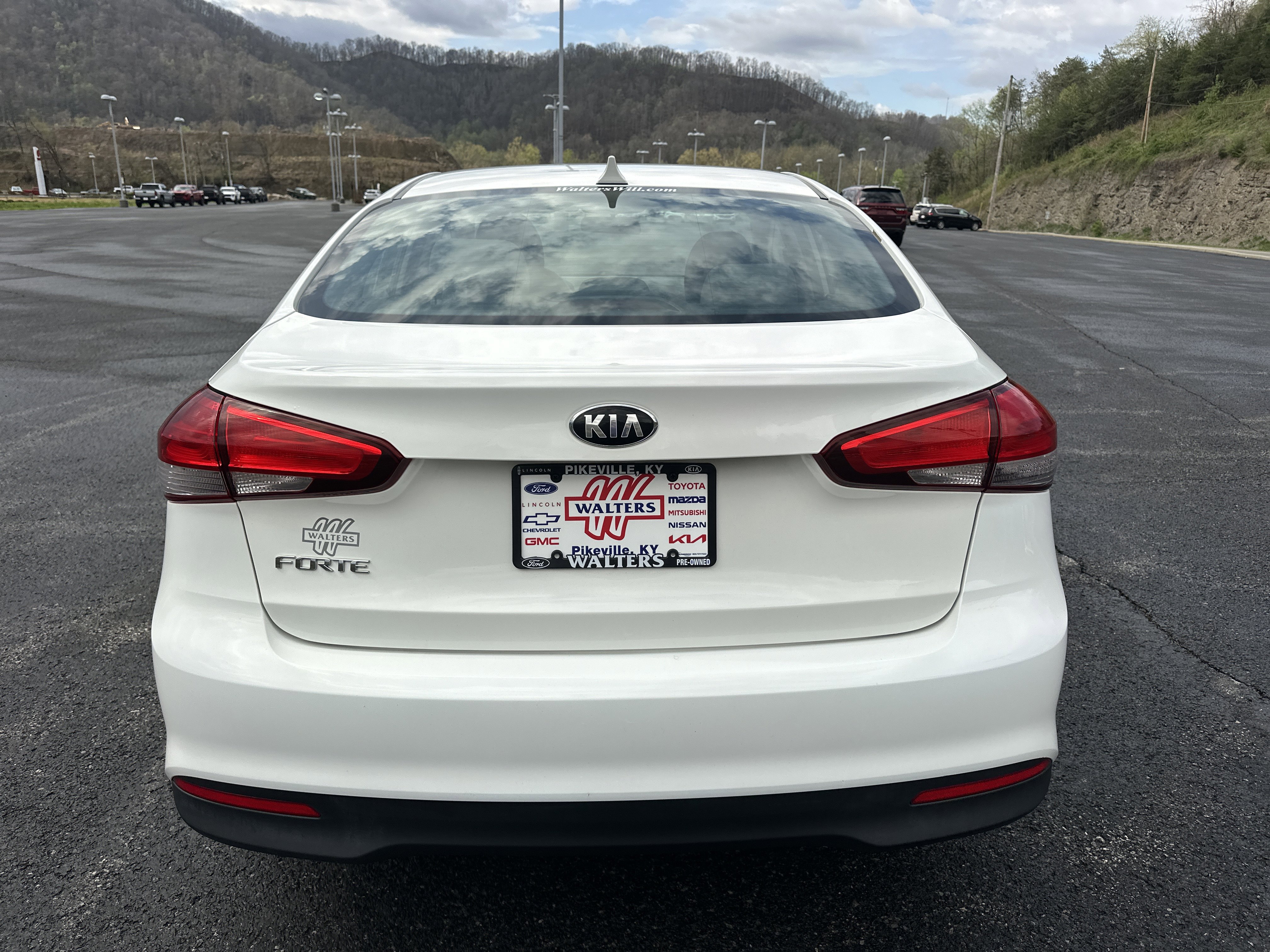 Used 2017 Kia Forte LX image 3