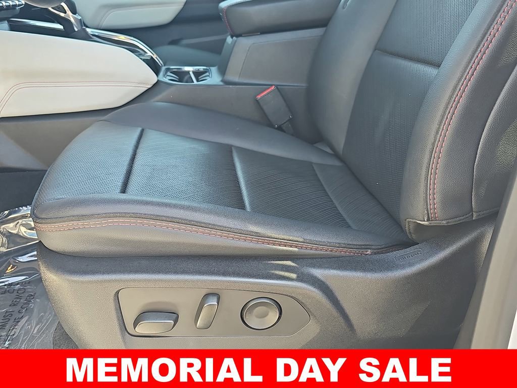 Used 2024 GMC Canyon AT4X AWD/4WD image 25