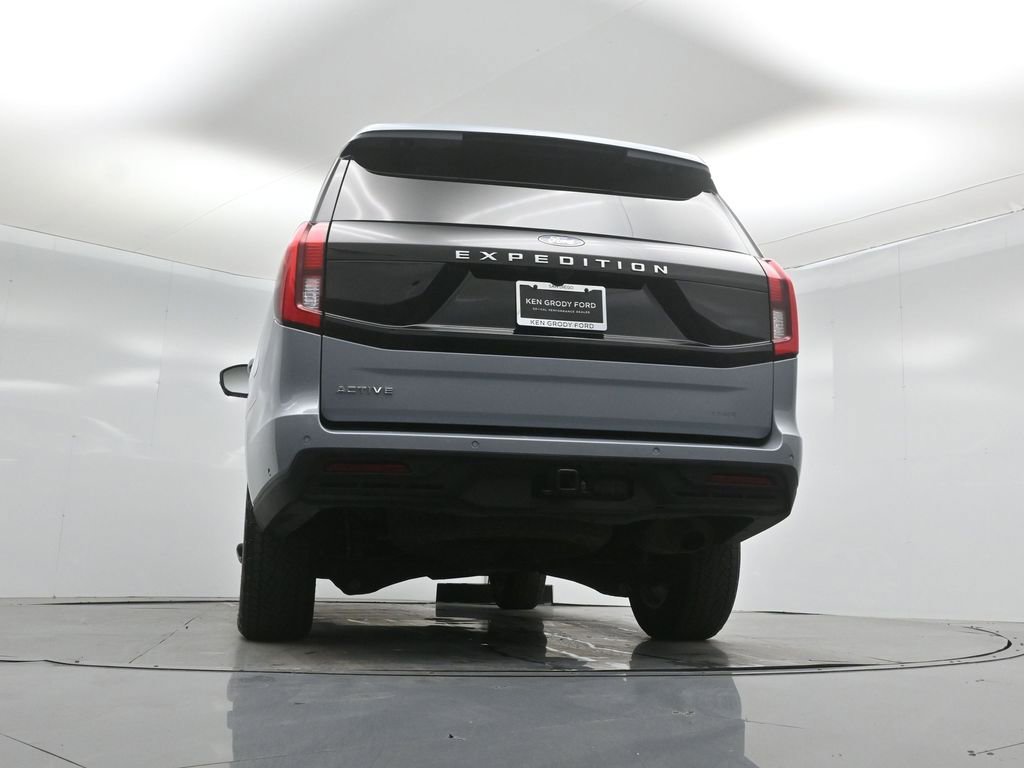 Certified 2025 Ford Expedition Active image 50