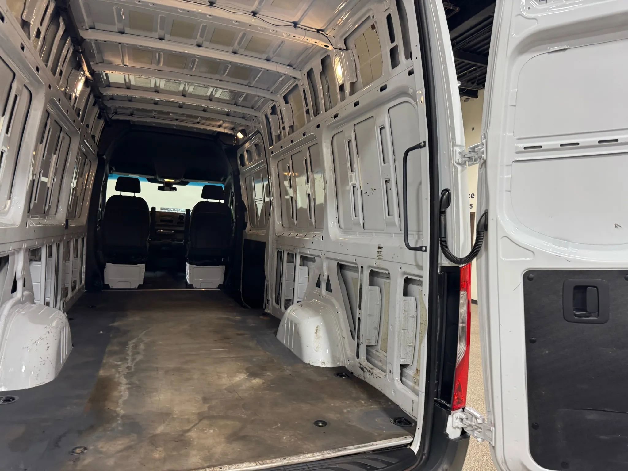 Used 2020 Mercedes-Benz Sprinter 2500 image 46