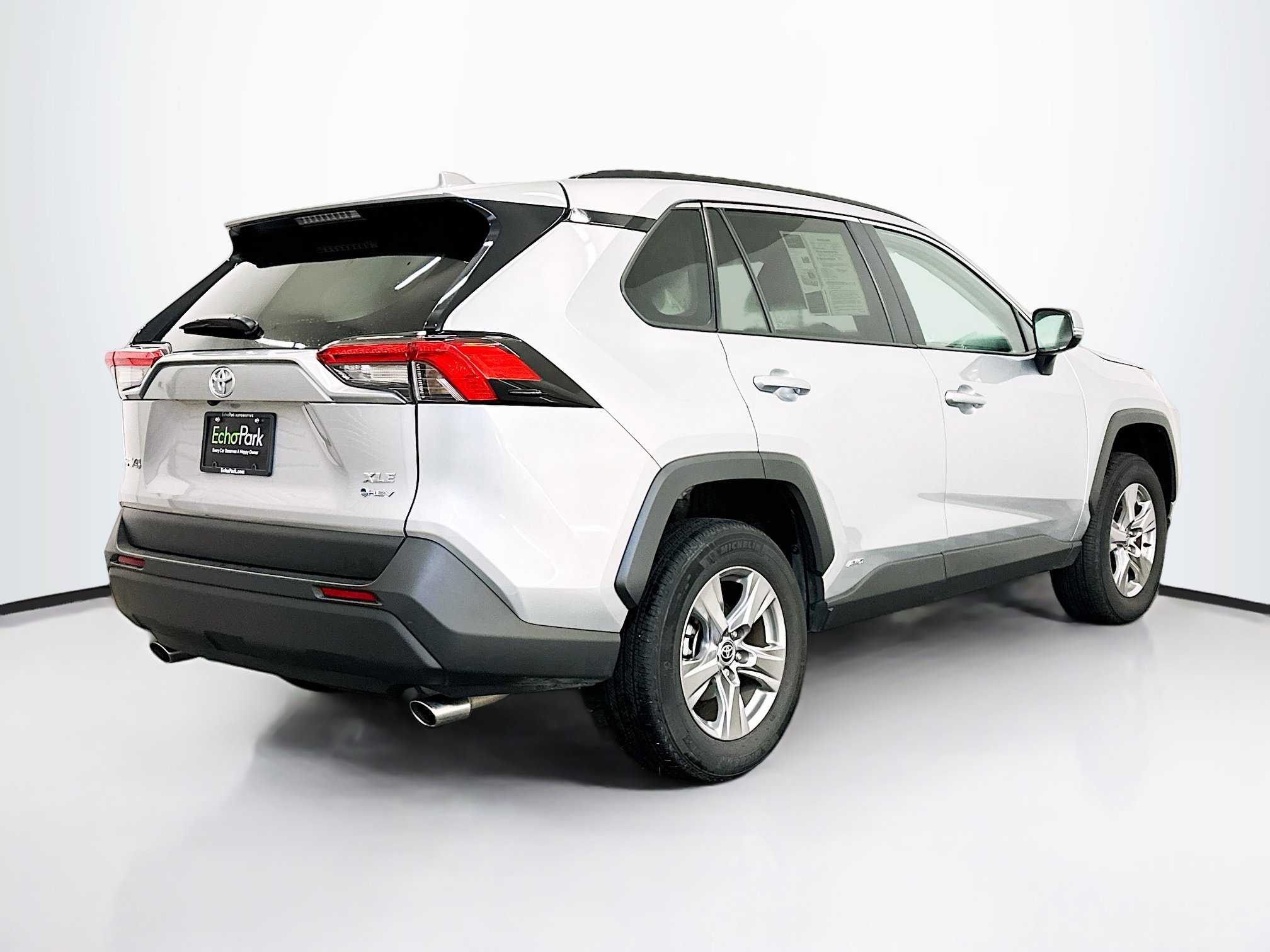 Used 2025 Toyota RAV4 XLE image 9