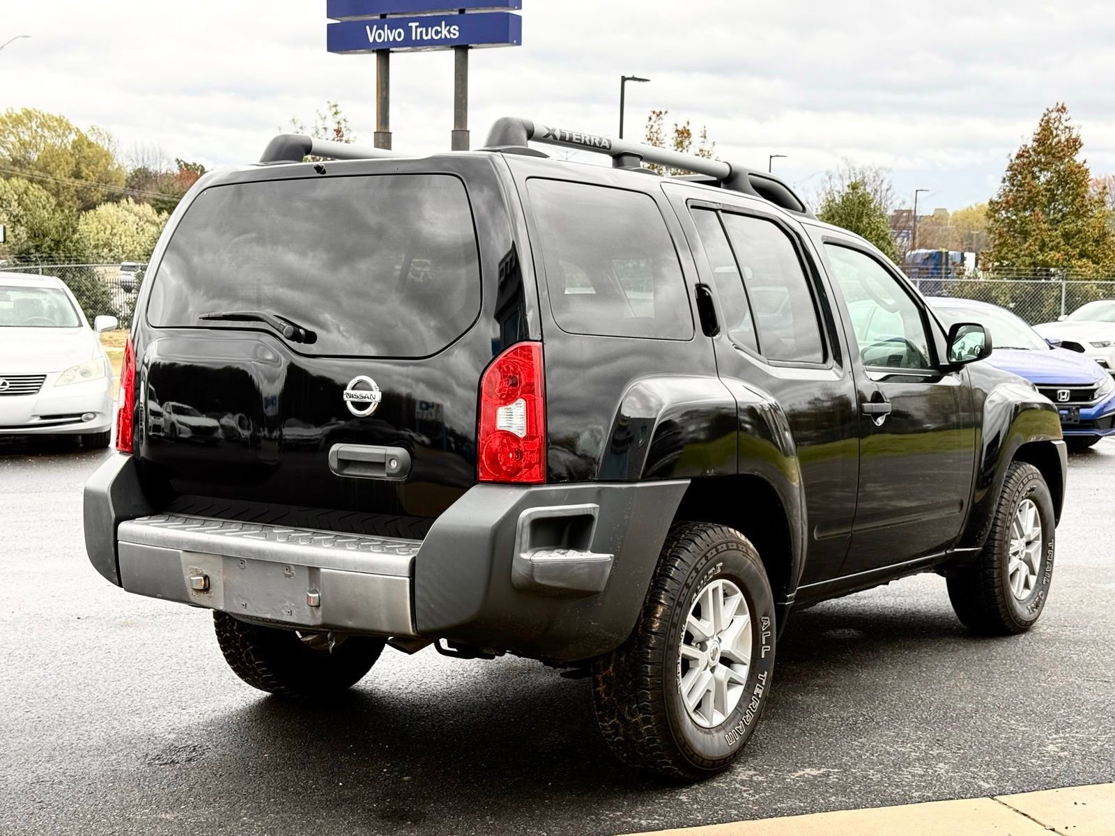 Used 2011 Nissan Xterra X AWD/4WD image 7
