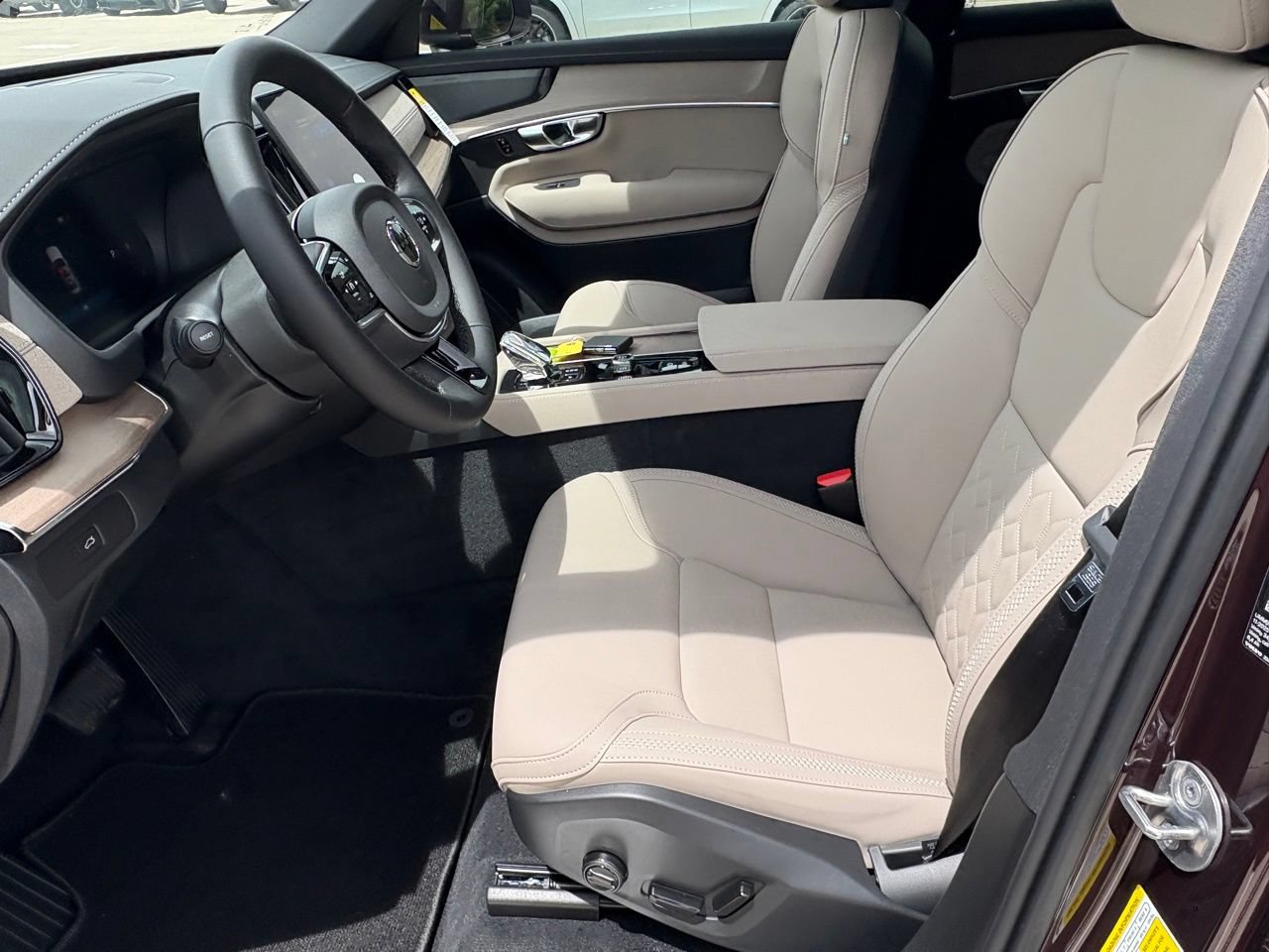 New 2026 Volvo XC90 B6 Plus w/ Protection Package Premier AWD/4WD image 18