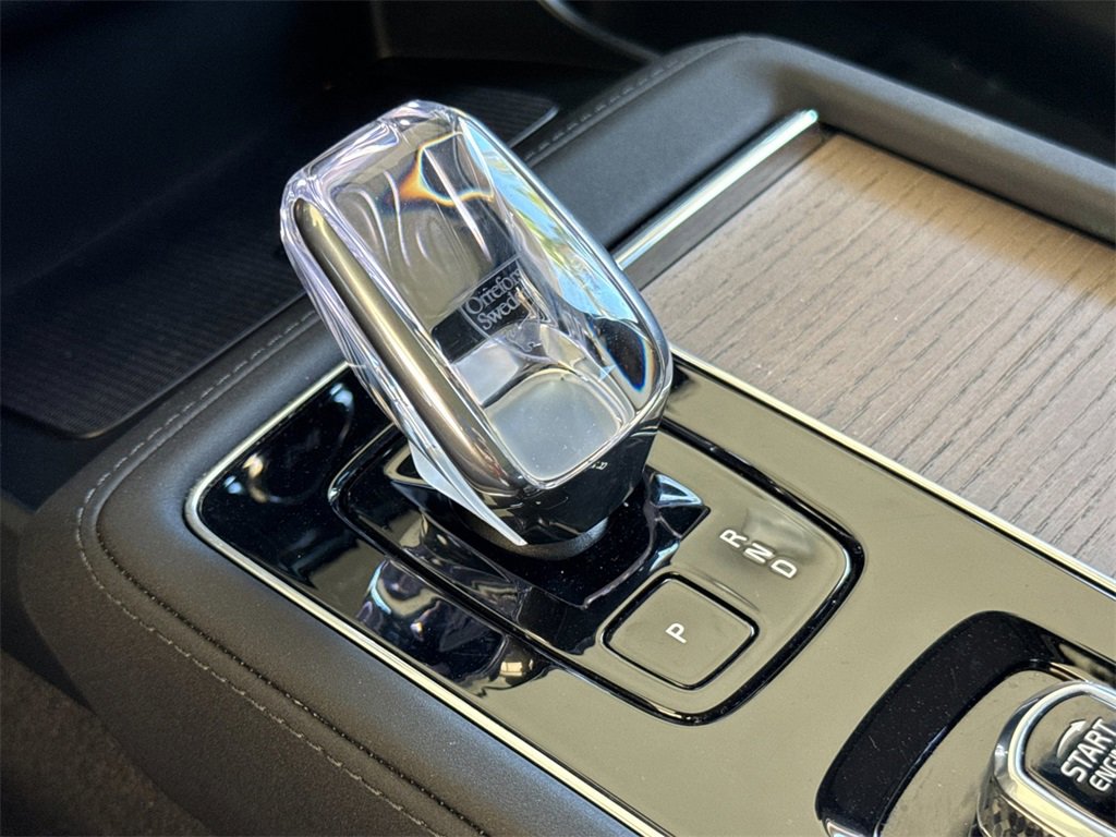 Certified 2025 Volvo XC90 B6 Plus image 22