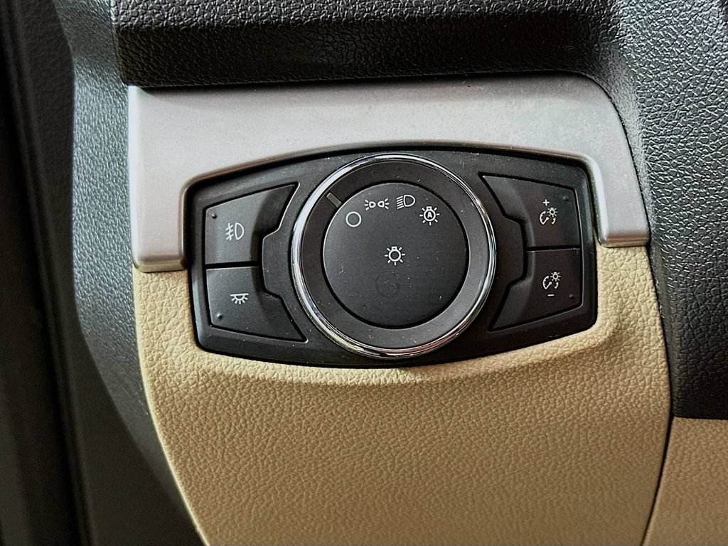 Used 2017 Ford Explorer XLT FWD image 12