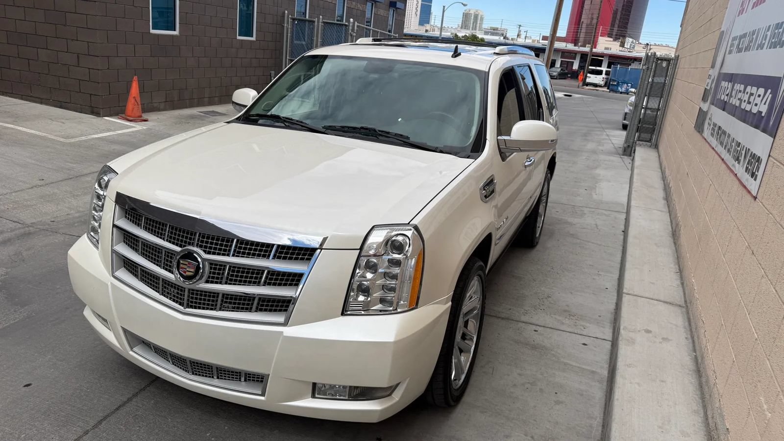 Used 2012 Cadillac Escalade Platinum AWD/4WD image 10