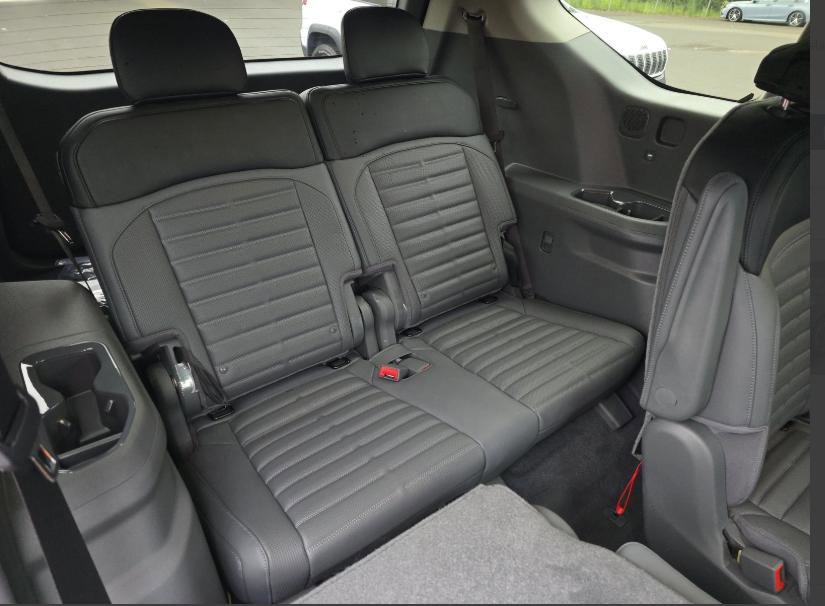 Used 2025 Kia EV9 Land image 3