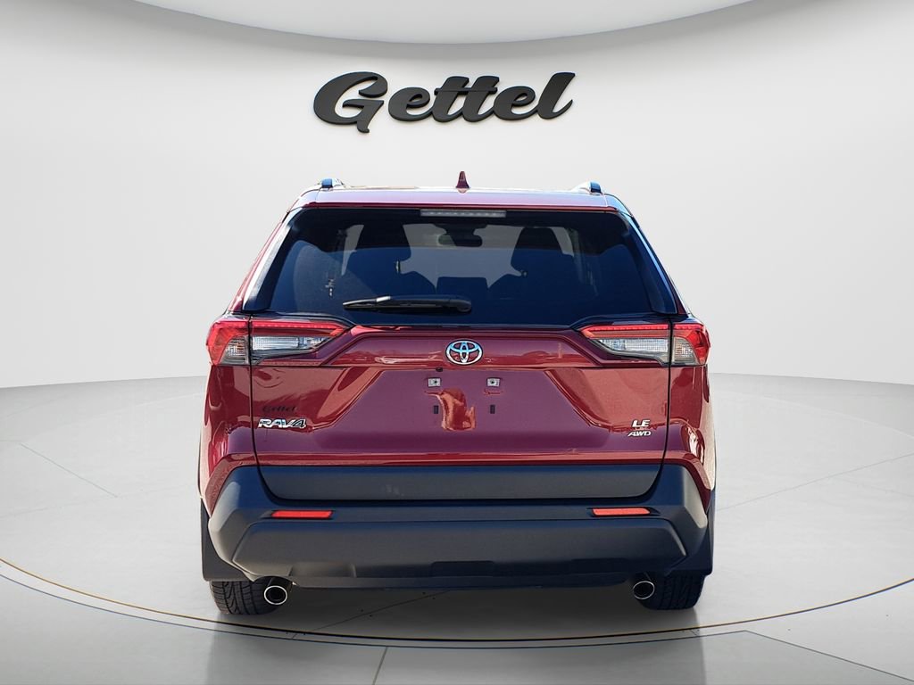 Used 2021 Toyota RAV4 LE image 5