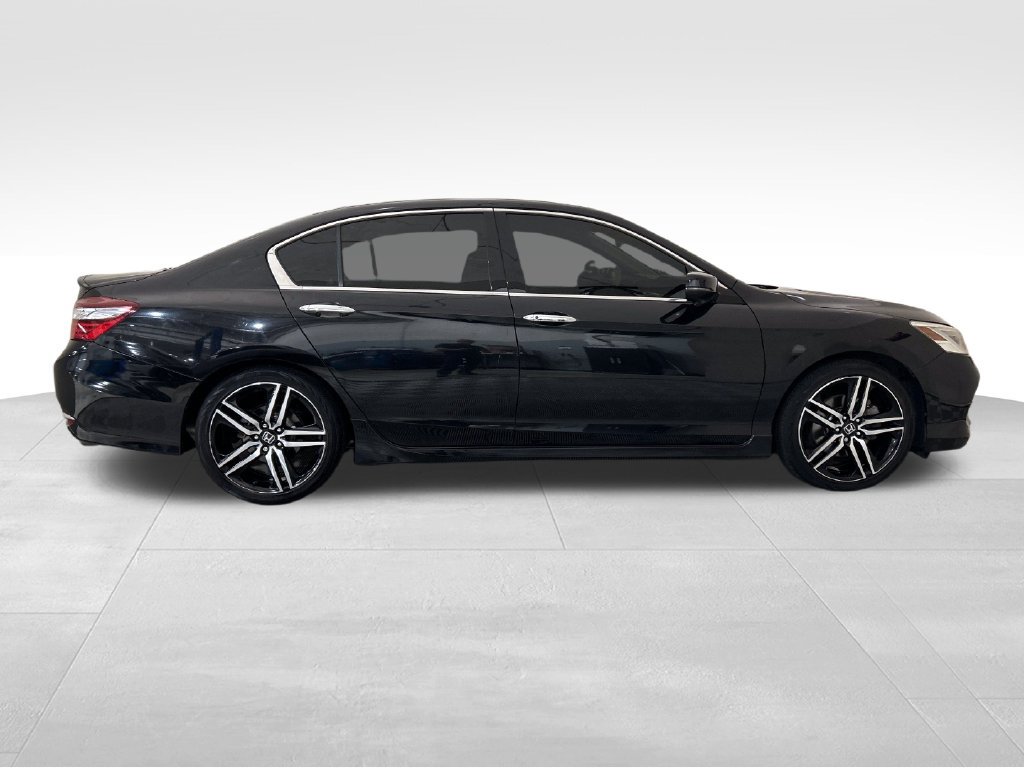 Used 2017 Honda Accord Touring image 6