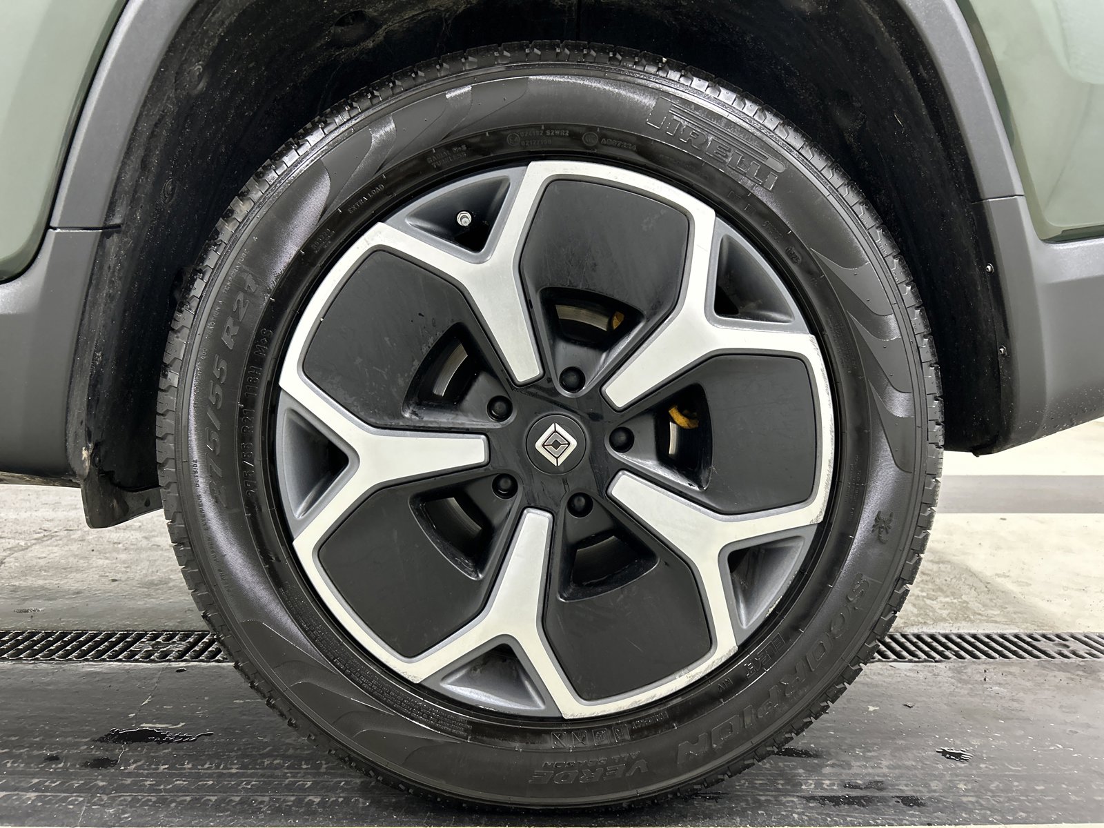 Used 2022 Rivian R1T Adventure image 10