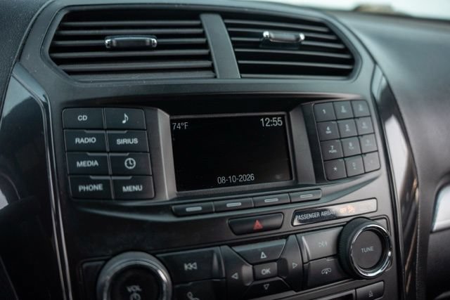 Used 2017 Ford Explorer XLT AWD/4WD image 21