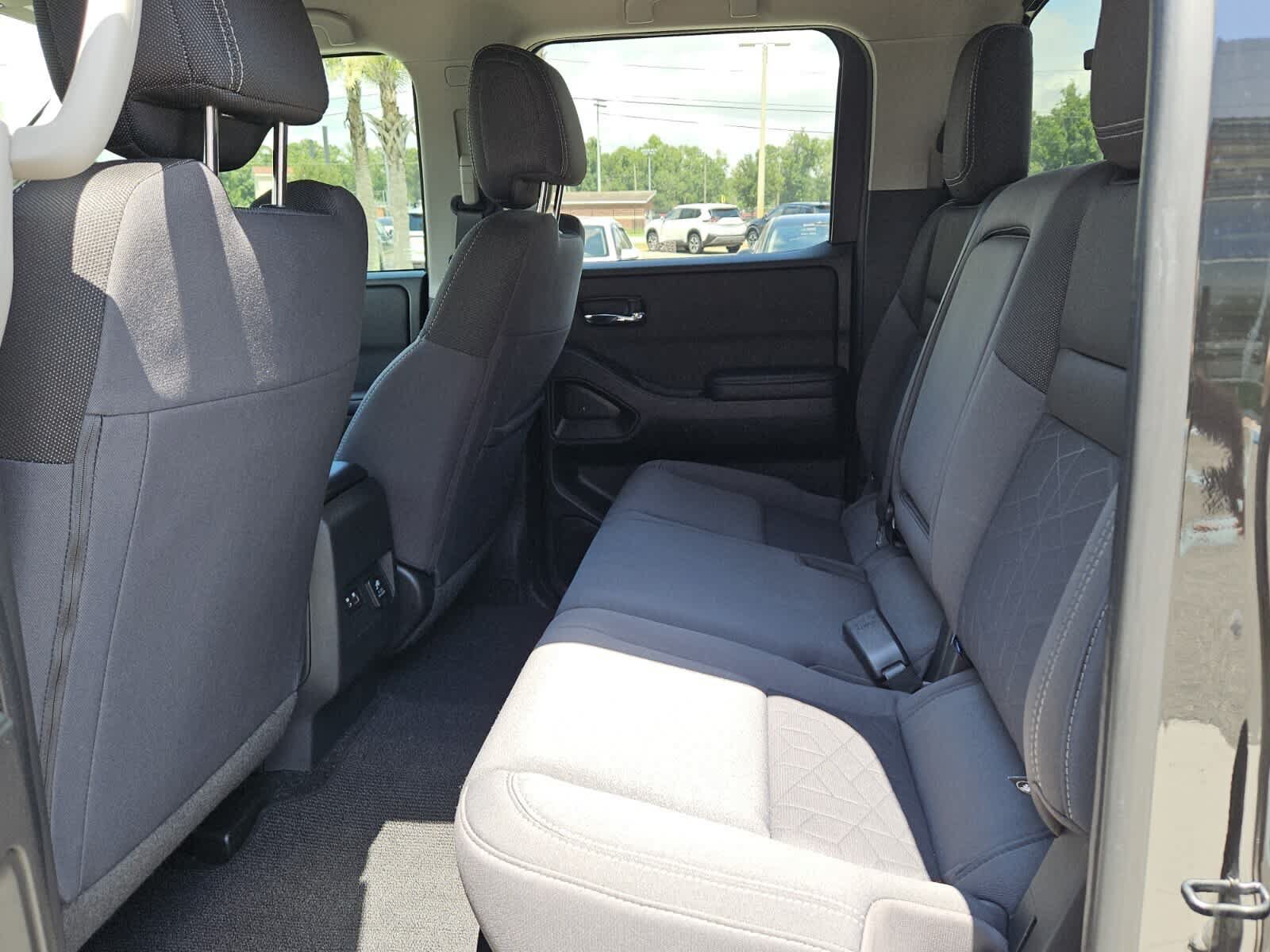 Used 2025 Nissan Frontier SV w/ SV Convenience Package AWD/4WD image 4