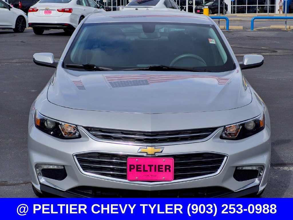 Used 2018 Chevrolet Malibu LT FWD image 2