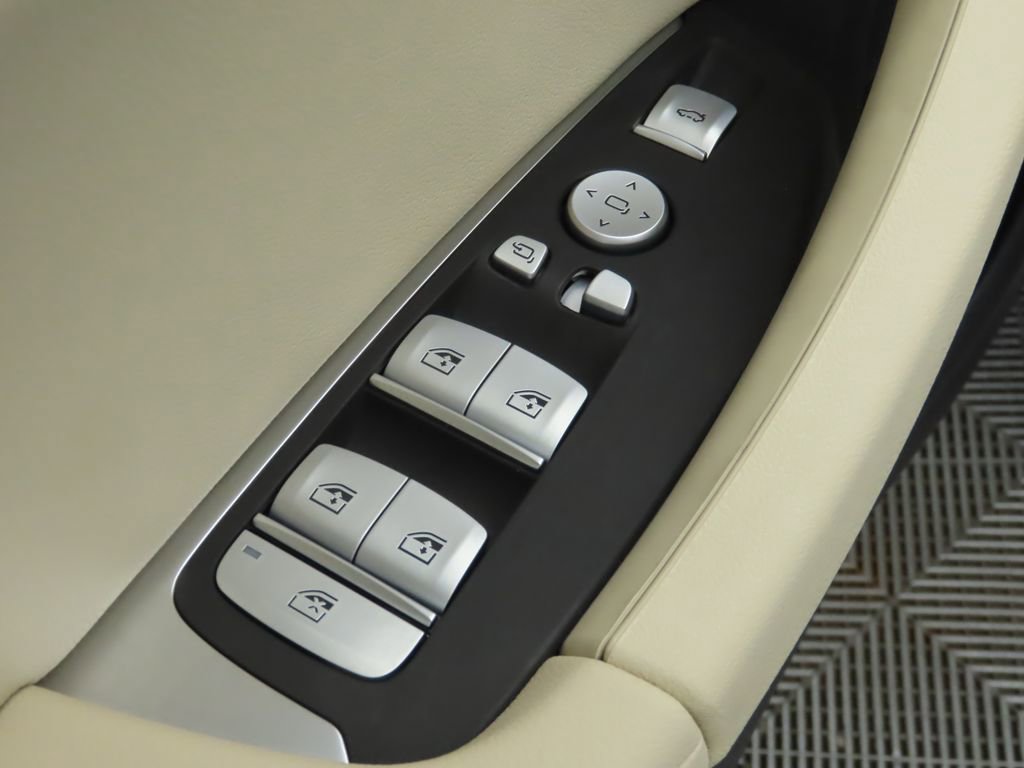 Certified 2025 BMW X4 xDrive30i image 24