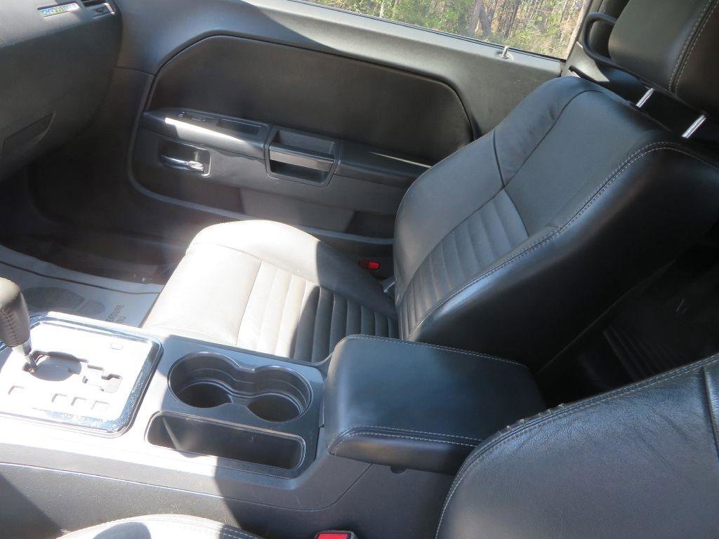 Used 2013 Dodge Challenger SXT image 19