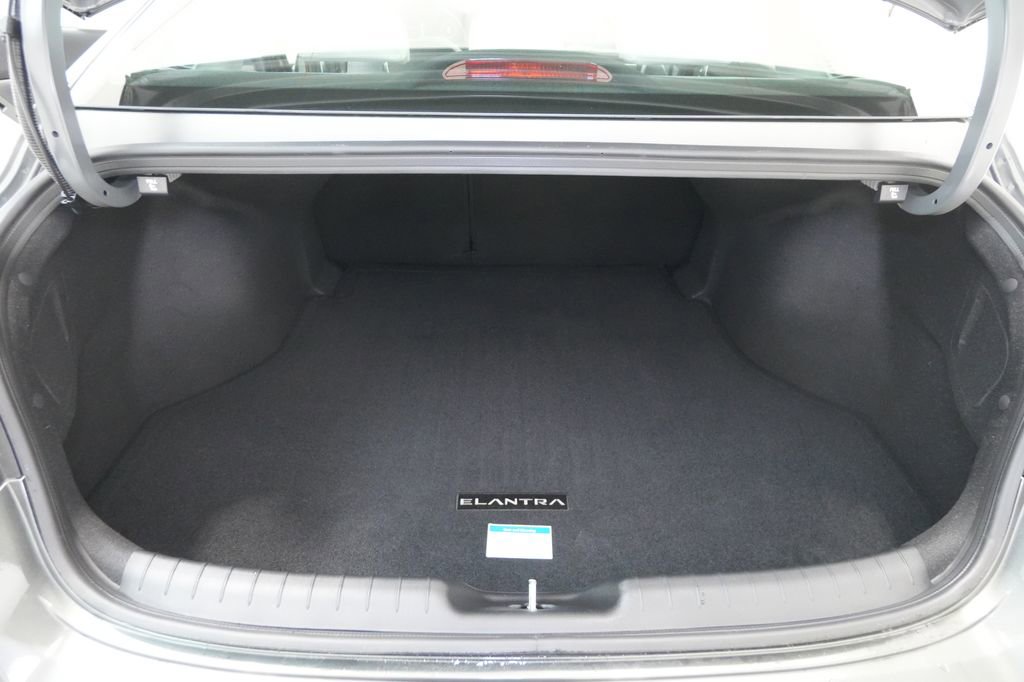 New 2026 Hyundai Elantra Limited image 24