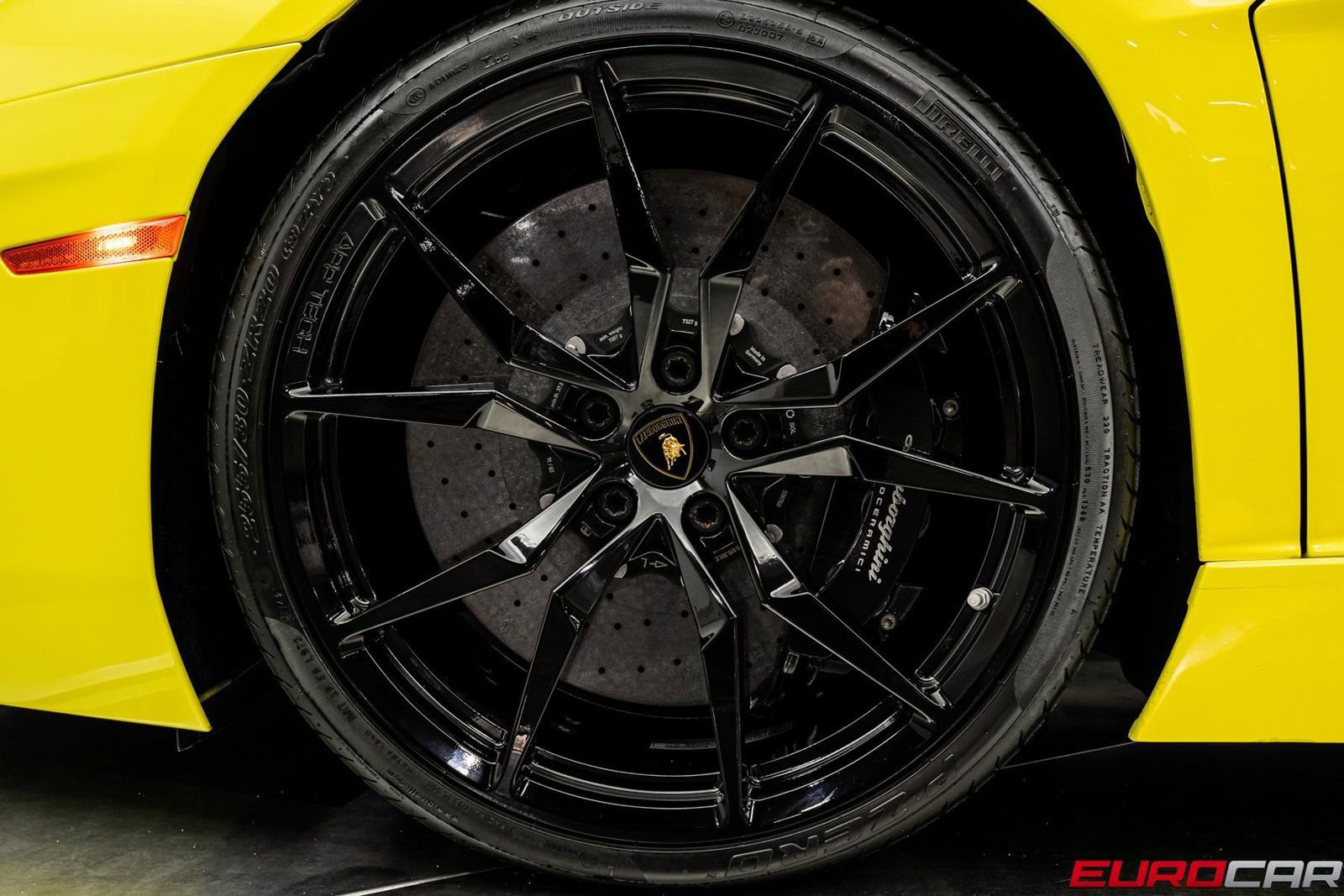 Used 2015 Lamborghini Aventador LP 700-4 image 21