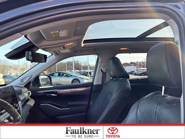 Certified 2021 Toyota Highlander Platinum image 28
