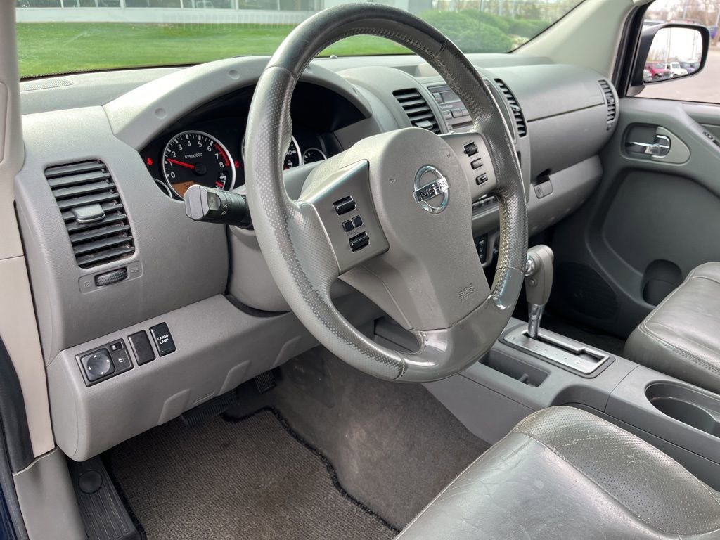 Used 2007 Nissan Frontier LE w/ Leather Pkg image 2