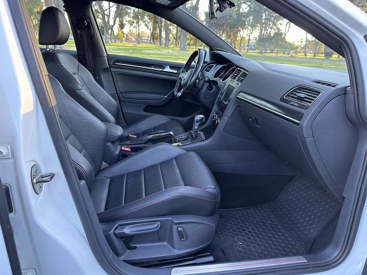 Used 2016 Volkswagen GTI SE w/ Lighting Package (SEL) FWD image 31