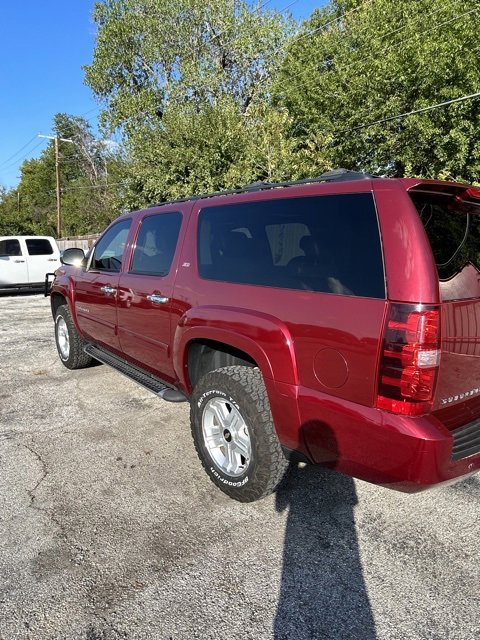 Used 2010 Chevrolet Suburban LT image 7