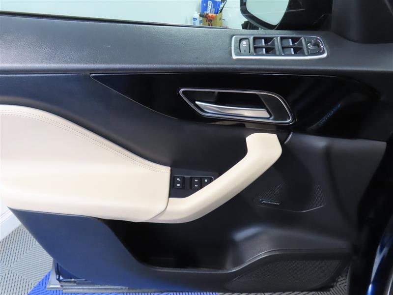 Used 2020 Jaguar F-PACE Premium image 15