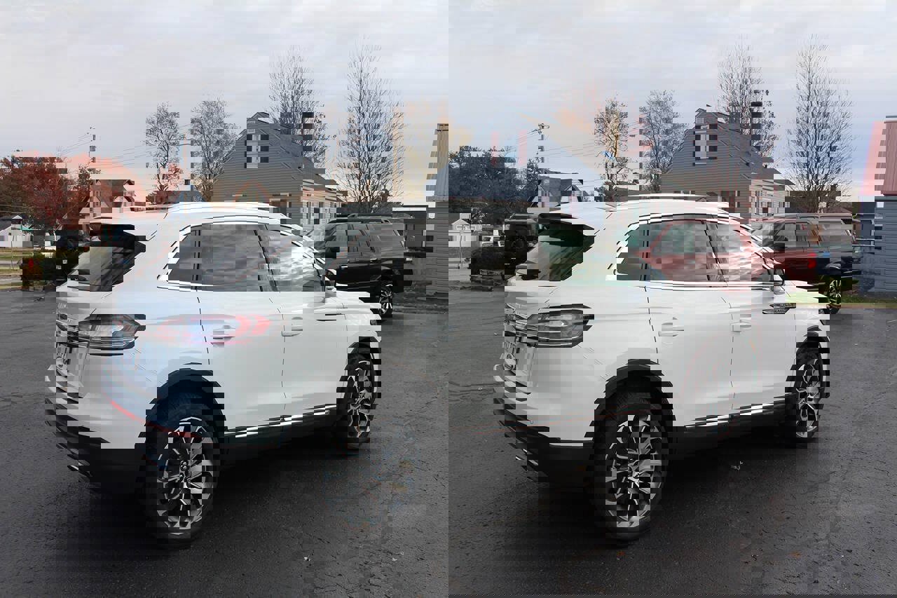 Used 2022 Lincoln Nautilus Reserve w/ Luxury Package image 4