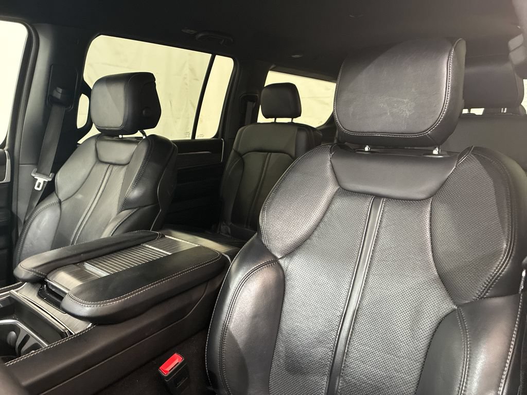 Used 2024 Jeep Wagoneer Series III AWD/4WD image 14
