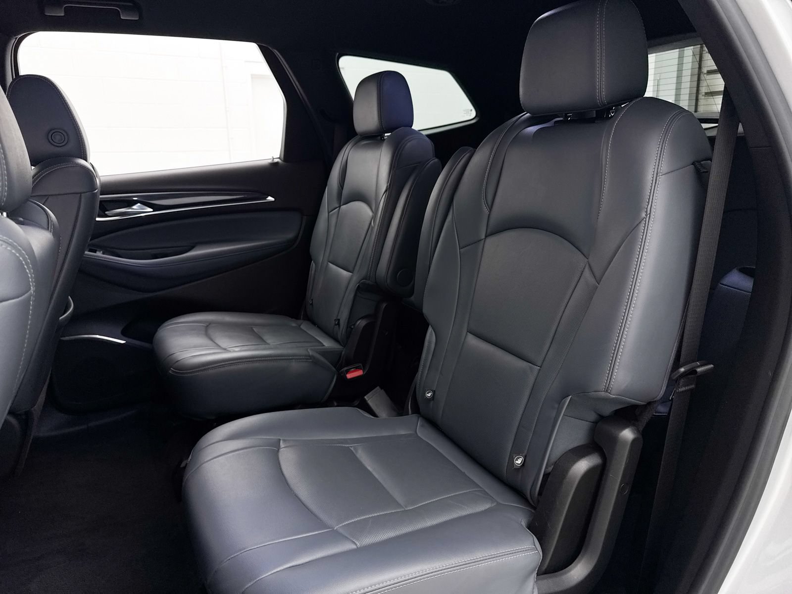 Used 2022 Buick Enclave Premium AWD/4WD image 32