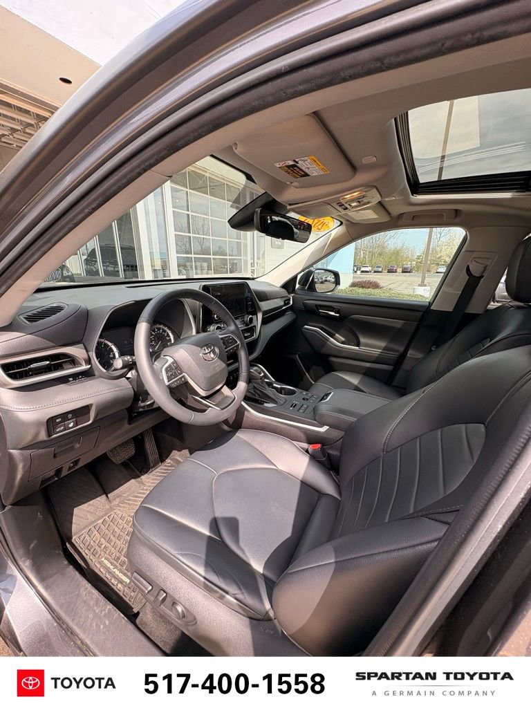 Used 2023 Toyota Highlander XLE image 12