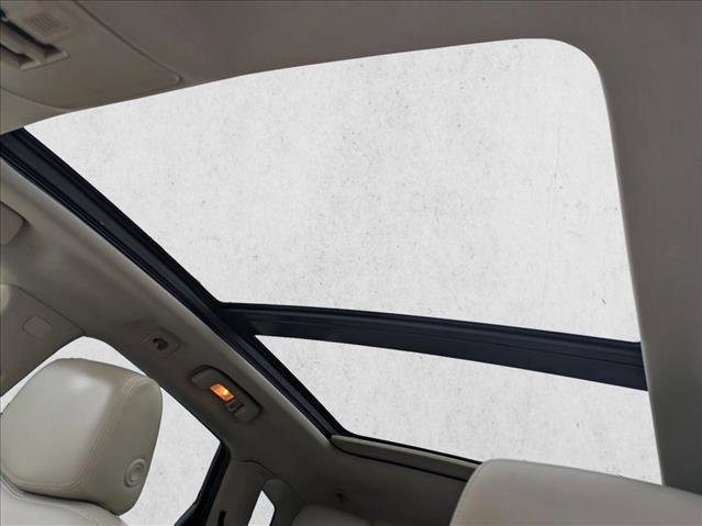 Used 2015 Cadillac SRX Luxury w/ Driver Awareness Package image 17