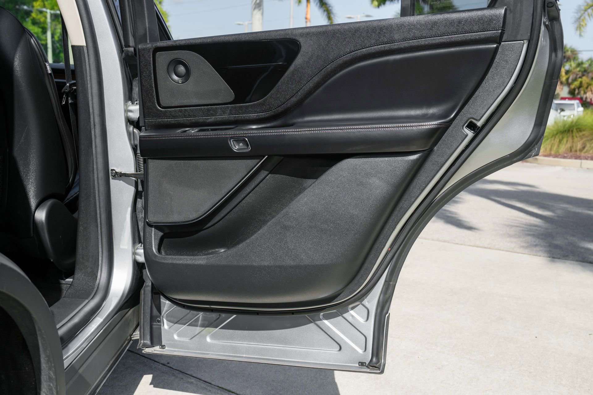 Used 2024 Lincoln Aviator Reserve image 34