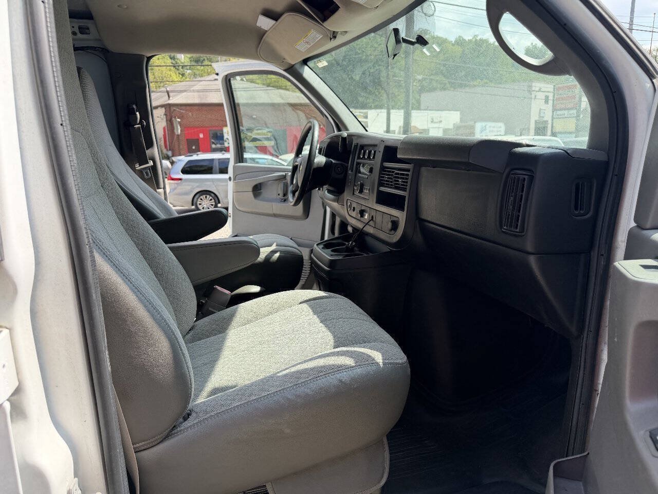 Used 2013 Chevrolet Express 3500 Extended RWD image 15