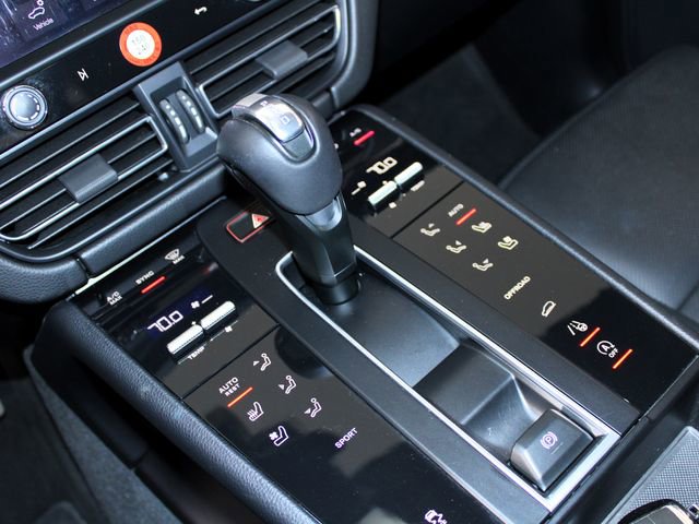 Certified 2023 Porsche Macan image 14