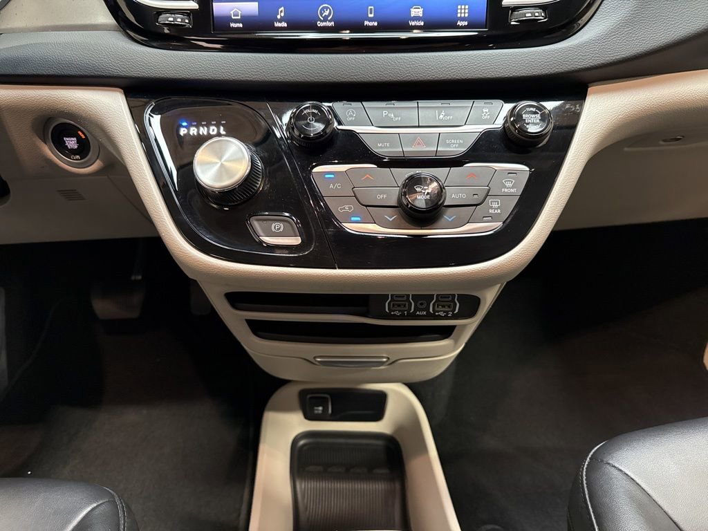 Used 2024 Chrysler Pacifica Touring-L image 22