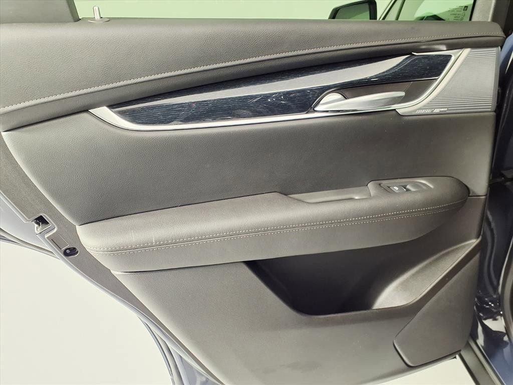 Certified 2025 Cadillac XT5 Premium Luxury FWD image 5