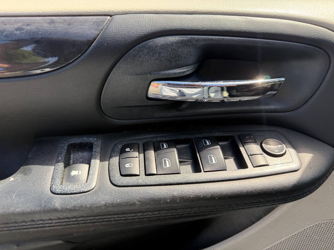 Used 2015 Dodge Grand Caravan SXT w/ Security Group FWD image 16