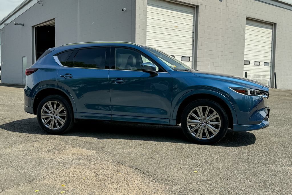 Used 2023 MAZDA CX-5 Signature AWD/4WD image 2