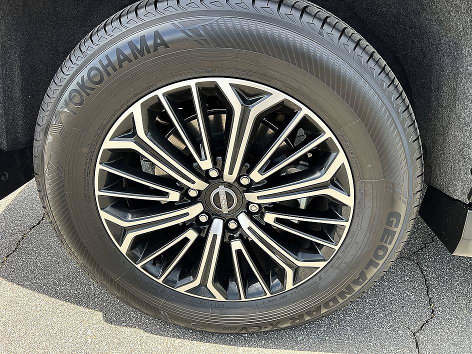 Certified 2025 Nissan Armada Platinum AWD/4WD image 11