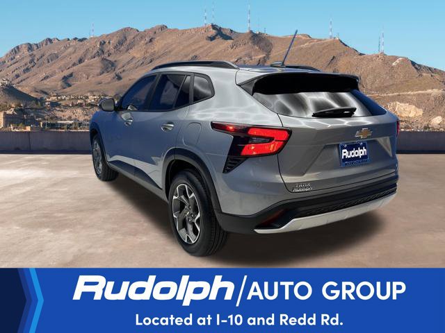 Used 2024 Chevrolet Trax LT w/ Driver Confidence Package FWD image 3