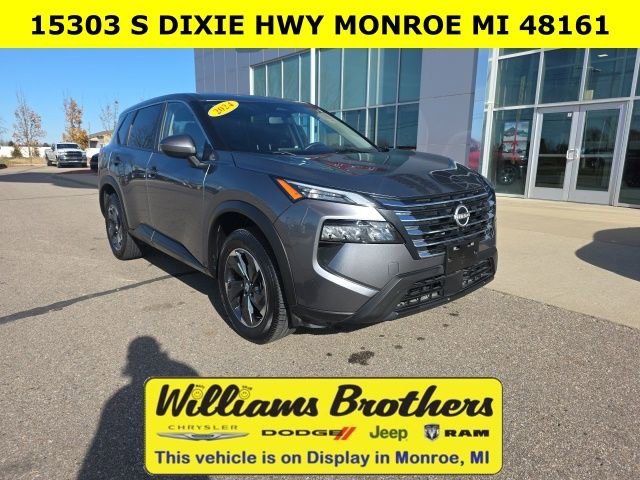 Used 2024 Nissan Rogue SV image 3