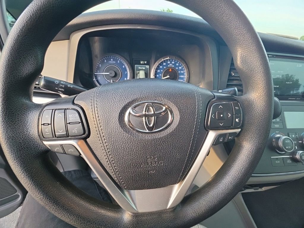 Used 2019 Toyota Sienna LE FWD image 14