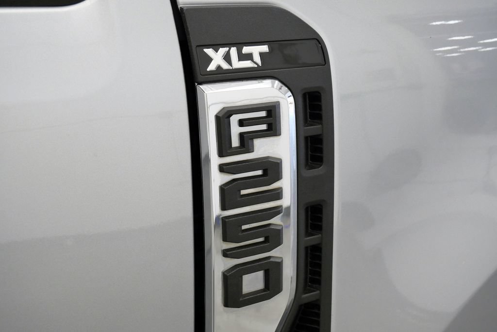 Used 2024 Ford F250 XLT AWD/4WD image 9